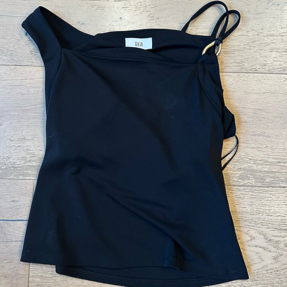 Black Asymmetric Ring-Detail Crop Top